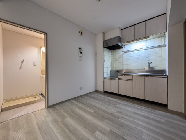 サンライズマンションの居間・リビング|他社様掲載物件もまとめてご紹介、ご案内可能です(^^)/