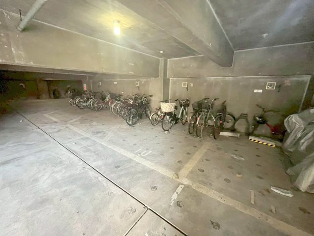 ウィンライフあやめ池の駐車場