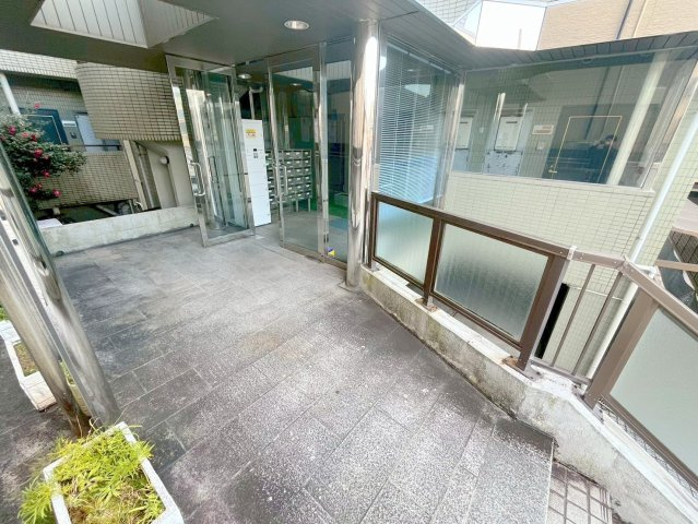 ウィンライフあやめ池のロビー