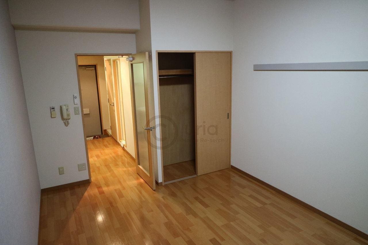 ダイドーメゾン岡本駅前の居間・リビング