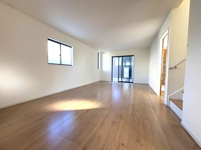 【居間・リビング】 | 福岡市早良区干隈5丁目1期　2号棟（全3棟）【仲介手数料無料・0円】 | 現地写真。