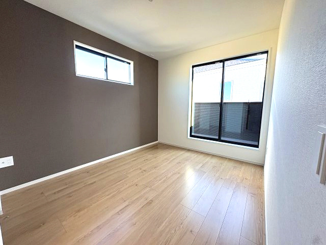 【寝室】 | 福岡市早良区干隈5丁目1期　2号棟（全3棟）【仲介手数料無料・0円】 | 現地写真。2階主寝室です。