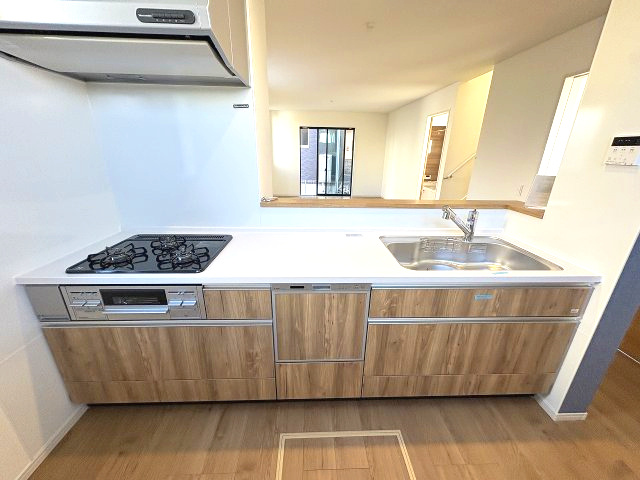 【キッチン】 | 福岡市早良区干隈5丁目1期　2号棟（全3棟）【仲介手数料無料・0円】 | 現地写真。