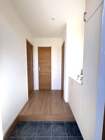 【玄関】 | 福岡市早良区干隈5丁目1期　2号棟（全3棟）【仲介手数料無料・0円】 | 現地写真。