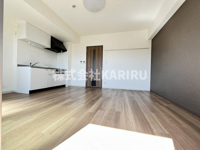 RESIDENCE MIWAの居間・リビング|同物件別部屋の写真です。