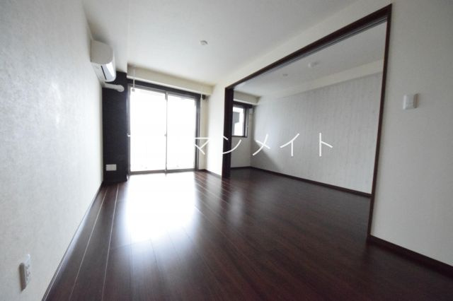 【居間・リビング】 | 第７山洋ビル | こちらのリビングで趣味の時間をお楽しみください