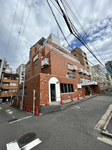 松濤サン・エルサビル　302　東向き･バス通り側の外観