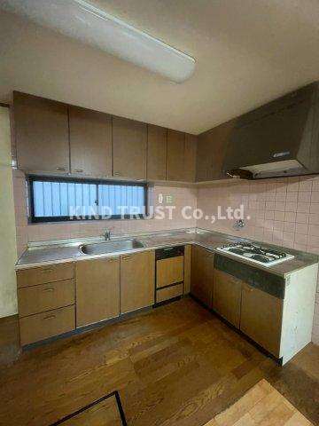 北区山崎町4-4　戸建てのキッチン|コンパクトなキッチンで掃除もラクラク