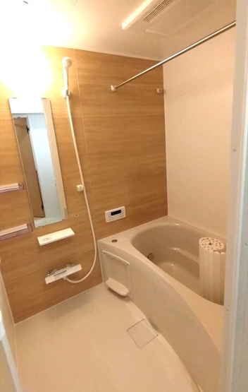 【浴室】 | 大濠ハイツ | 雨の日でも洗濯に困らない浴室乾燥機、いつでも暖かいお風呂に入れる追い焚き機能付きです