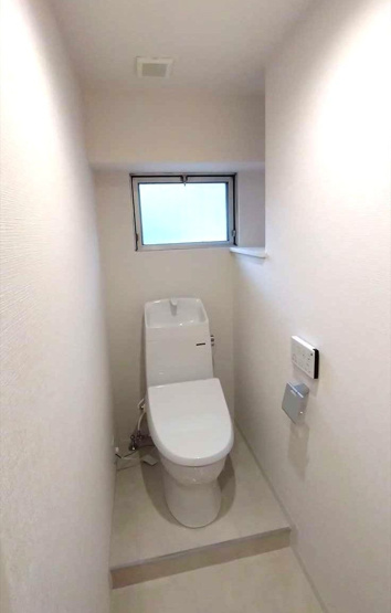 【トイレ】 | 大濠ハイツ | いつも綺麗に清潔に！ウォッシュレット付きトイレです。窓も付いてるので空気の入れ替えも楽にできます