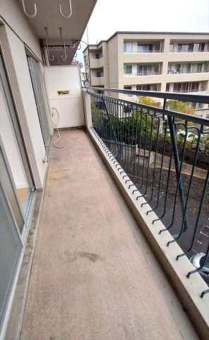 【バルコニー】 | 大濠ハイツ | 南向きのバルコニーは陽当り良好で、たっぷりのお洗濯物もよく乾きます