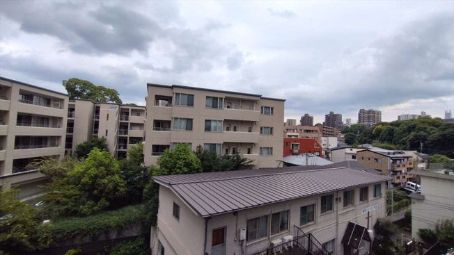 【展望】 | 大濠ハイツ | 前面はさえぎる高層ビルもなく、美しい青空の眺望が広がります