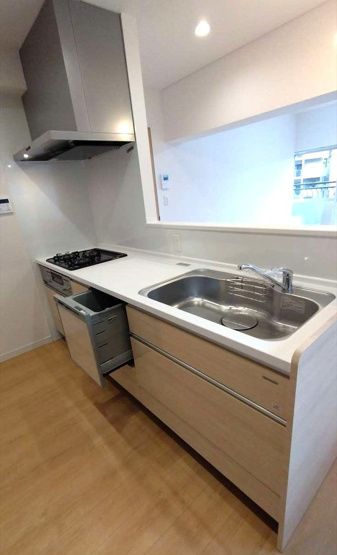 【キッチン】 | 大濠ハイツ | お料理をしながら会話を楽しめるカウンターキッチン。食洗機付きで後片付けも楽々です