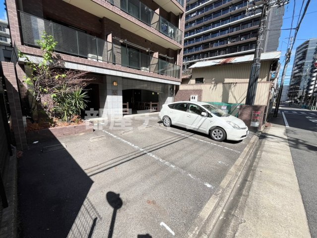グランエターナ名古屋鶴舞の駐車場