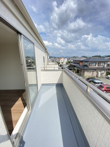 【バルコニー】 | 福岡市城南区樋井川4丁目第1　1号棟（全1棟）【仲介手数料無料・0円】 | 施工例。施工例は完成時と異なる場合があります。