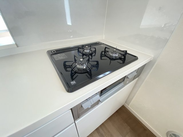 【キッチン】 | 福岡市城南区樋井川4丁目第1　1号棟（全1棟）【仲介手数料無料・0円】 | 施工例。施工例は完成時と異なる場合があります。