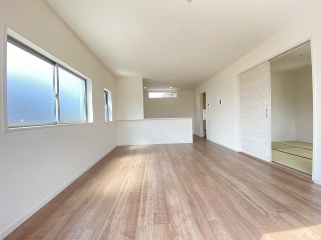 【内装】 | 福岡市城南区樋井川4丁目第1　1号棟（全1棟）【仲介手数料無料・0円】 | 施工例。リビングです。施工例は完成時と異なる場合があります。