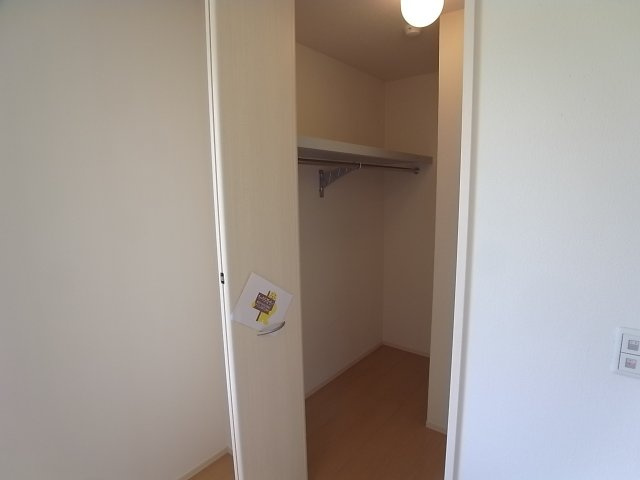 リビングタウン四条大路Ｄ棟の収納