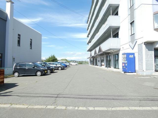 プレジデント城山の駐車場