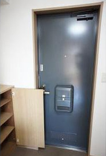 メゾン・モミジの玄関