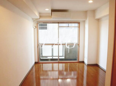 【居間・リビング】 | 関マンション | 洋室のお部屋です。