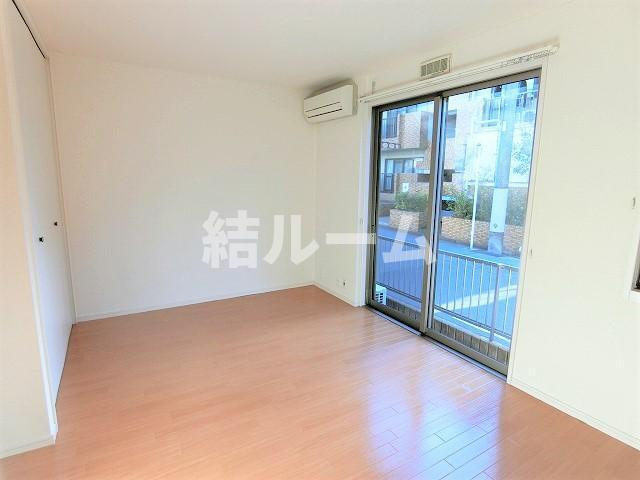 船橋市習志野台３丁目のアパートの居間・リビング