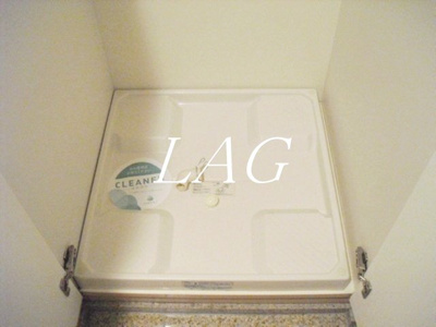 【設備】 | ルーブル王子 | 室内洗濯機置き場です。