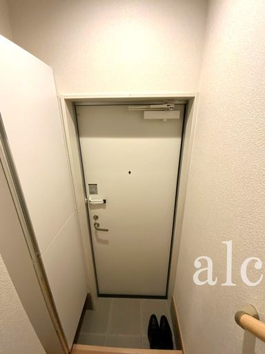 ダンズM中野の玄関