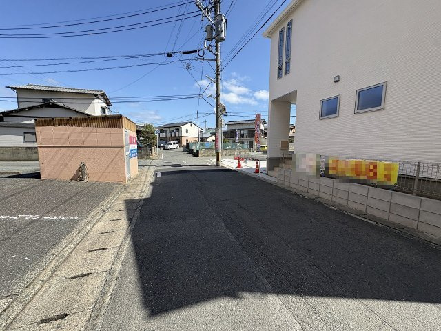 【その他】 | 糟屋郡粕屋町柚須第2　1号棟（全1棟）【仲介手数料無料・0円】 | 現地写真。前面道路です。