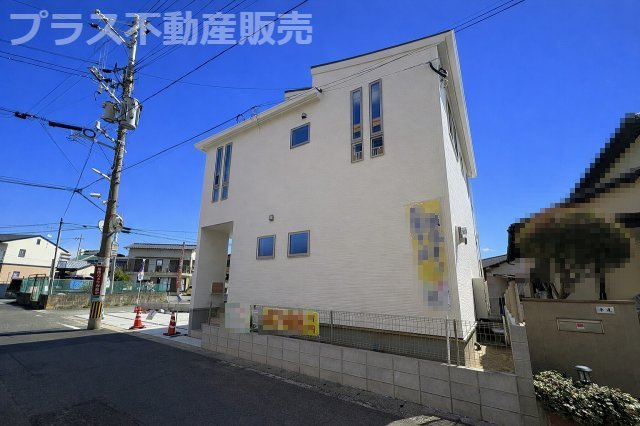 【玄関】 | 糟屋郡粕屋町柚須第2　1号棟（全1棟）【仲介手数料無料・0円】 | 現地写真。