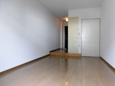 【居間・リビング】 | ベルメゾンロゼ | 外の光が差し込む明るいお部屋です