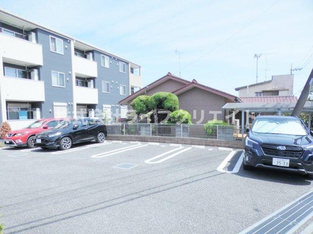 OPERAdeuの駐車場