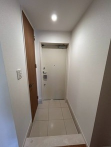 【玄関】 | 南福岡オークハウス | 収納力に優れた玄関でいつでも片付いた状態でお客様を迎えられます