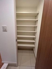 【収納】 | 南福岡オークハウス | 大きなシューズクローゼットは収納力抜群！ブーツや長靴、傘なども楽々収納できます