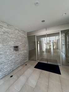 【エントランス】 | 南福岡オークハウス | 安全に配慮されたオートロックマンションです。室内ＴＶモニタ付インターホンで来訪者を確認できます