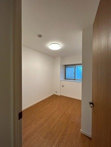 【洋室】 | 南福岡オークハウス | 4.8帖の洋室。出窓になっているので部屋の空間が広く感じられます