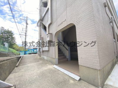 【エントランス】 | 　清水谷コーポ | 毎日通るエントランスはこのようになっています