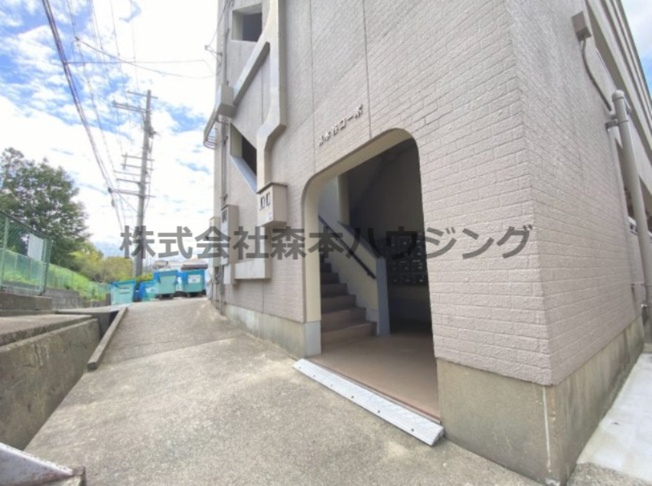 【エントランス】 | 　清水谷コーポ | 毎日通るエントランスはこのようになっています