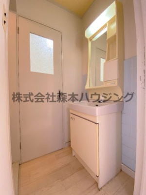 【洗面所】 | 　清水谷コーポ | 忙しい朝には欠かせない洗面所です