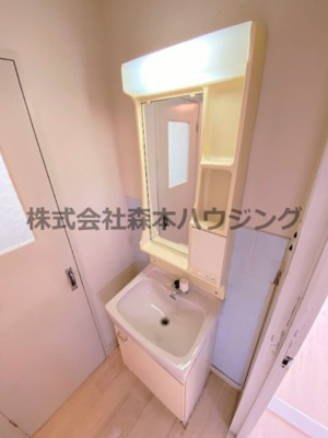 【独立洗面台】 | 　清水谷コーポ | 独立洗面台、小物を置くことができて便利です