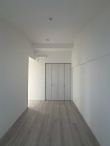 【洋室】 | シティハイツ二日市 | 7.5帖の広々とした洋室は収納スペースがたっぷり！どんなお洒落さんでも安心の大容量収納が自慢です