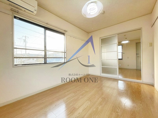 エステートの居間・リビング|洋室のお部屋です。