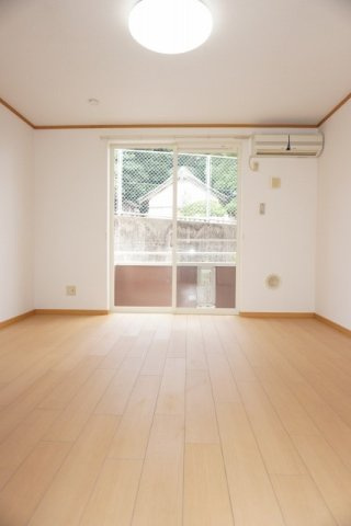 メゾン・ジュネスの居間・リビング|ゆったりとした居間です