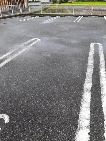 メゾン・ジュネスの駐車場|駐車スペースもあります