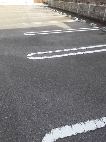 ルミナス名東　Ⅰの駐車場|駐車スペースもあります