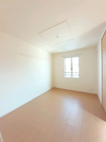 コッティ　クワハラⅡの内装|明るい色調の室内です