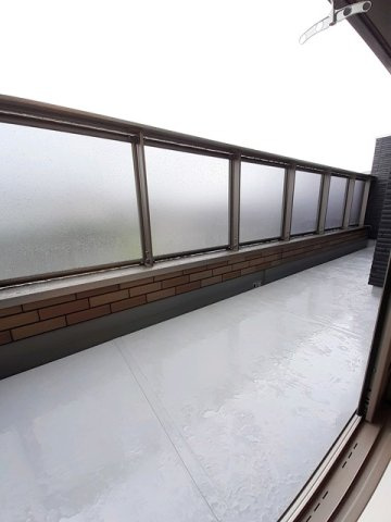 グランデール　Ａのバルコニー|暖かな日差しのふりそそぐバルコニー