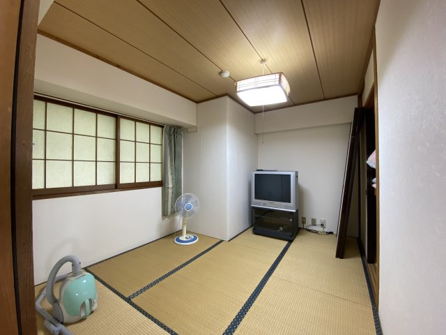 パラシオン熱海の和室|玄関入って左側の和室5.5帖