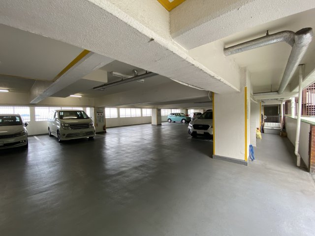 パラシオン熱海の駐車場