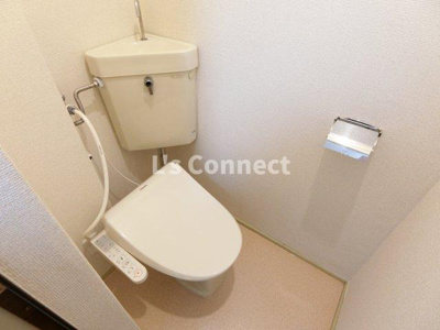 【トイレ】 | ハイランド西勝山 | 温水洗浄便座付きのトイレ。